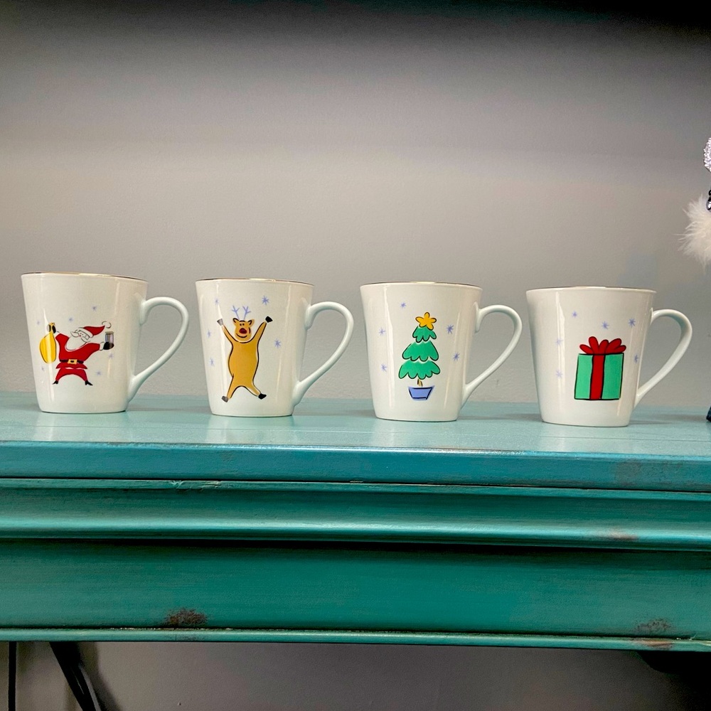 Set of 4 Christmas Mugs ⭐️